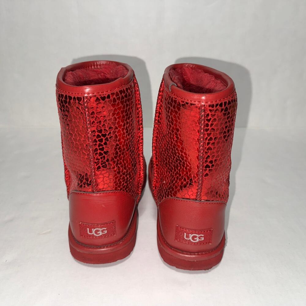 Ugg Girls 5 Classic II Gel Hearts Winter Boots‎ Cool Weather Cozy Comfy Outdoor - Picture 2 of 10